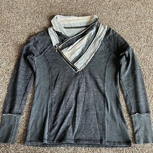 Maurice’s light sweater, size medium